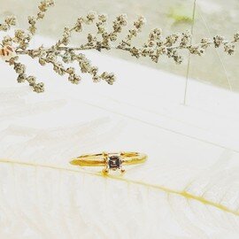 KARAFURU｜婚約指輪　額-GAKU- スクエア(爪留め)