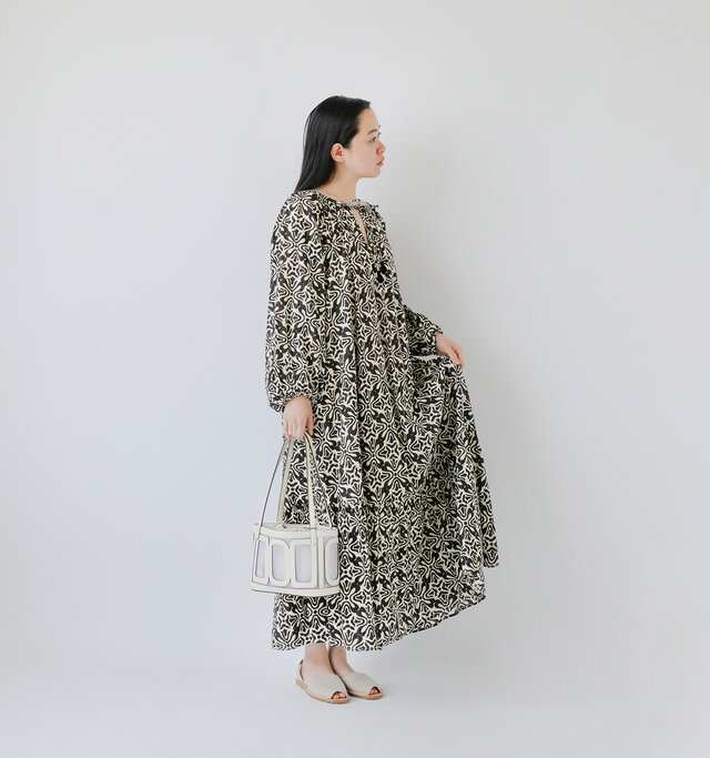 model saku:163cm / 43kg
color : black / size : M