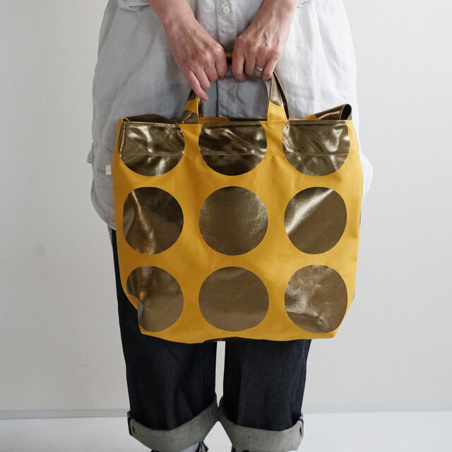 イエローの生地に、ゴールドの箔がカッコイイ!