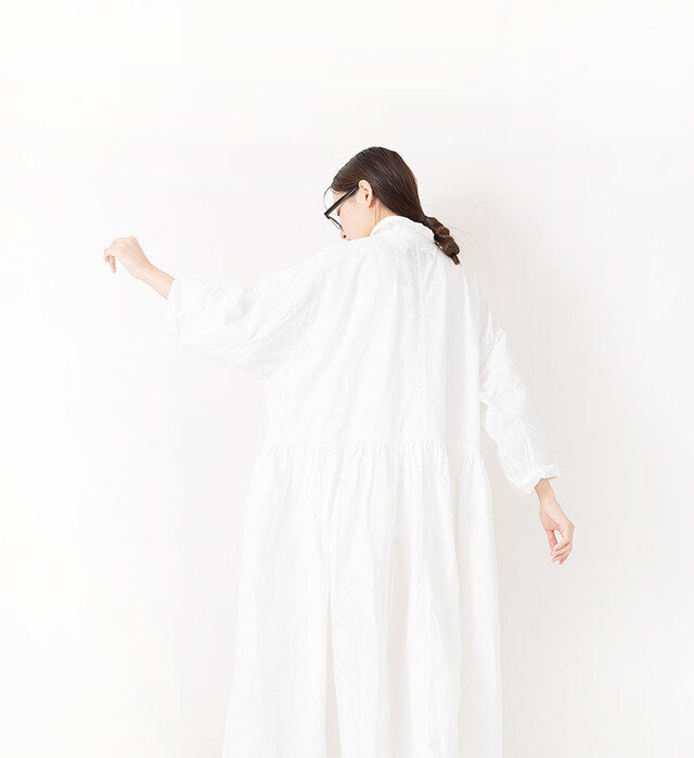 color : WHITE , model : 162cm