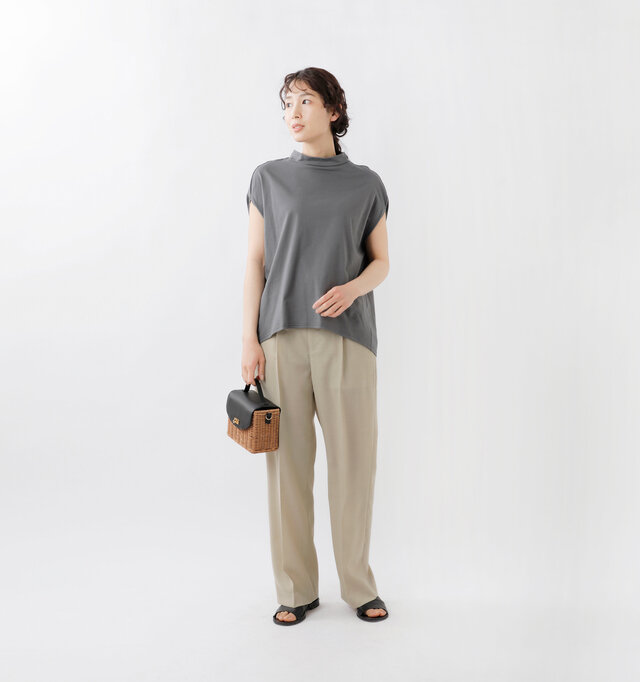model mizuki：168cm / 50kg 
color : dove gray / size : 38