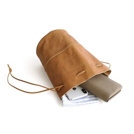 ARTS&CRAFTS｜ドローストリングスポーチM "VEGETABLE HORSE LEATHER" DRAWSTRINGS POUCH M プレゼント 巾着バッグ レザーバッグ