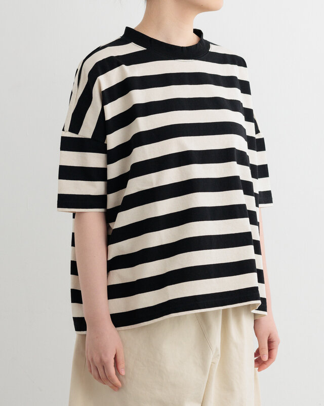 ▲ゆるやかな肩のライン