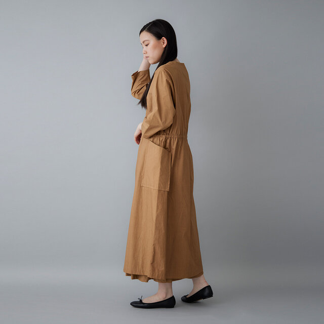 大きめのポケットがアクセントになっています。