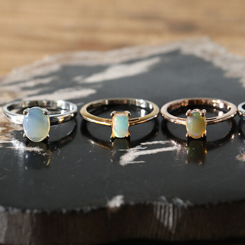虹色の光が浮かび上がる幻想的な美しい オパールリング opal ring kurashisha