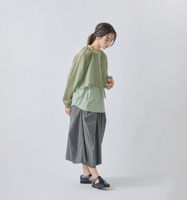 model 160cm
color : smoke green / size : M