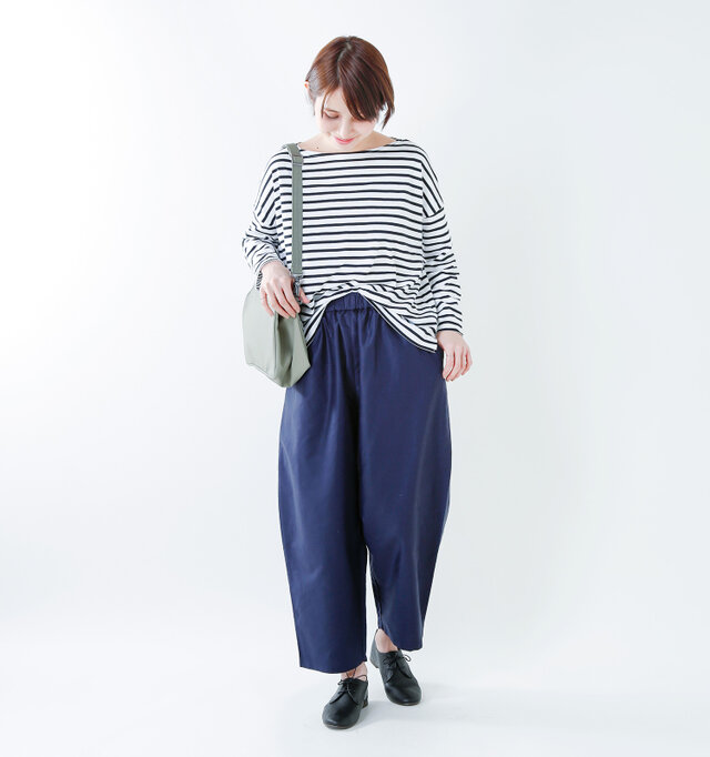 color : white×black / size : 1
しっかりと目の詰まったコットン素材の心地良い着用感をぜひ体験してください。