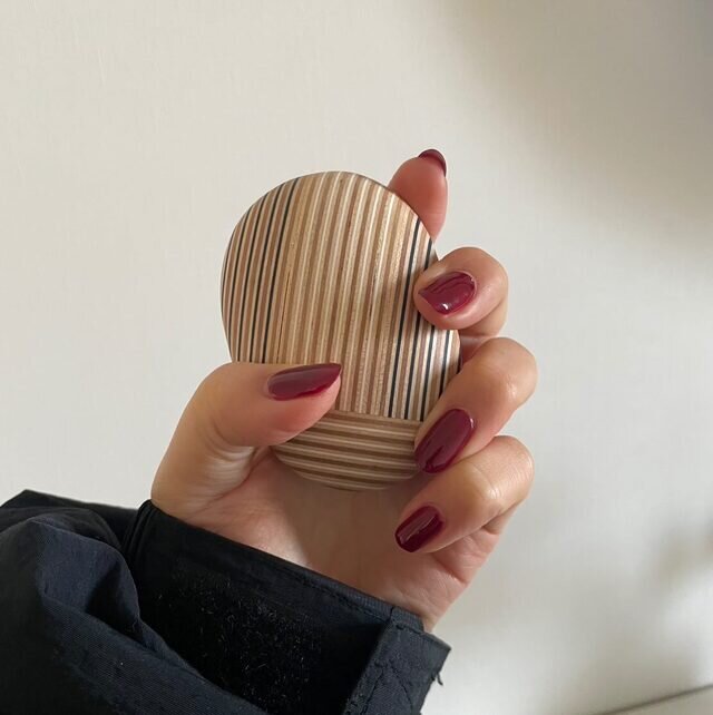 ペントレイ「bank」+モビールやペーパーウエイトの贈り物なら、大切な方のワークスペースを、思考を整え、風を感じる空間へとサポートしてくれますよ。