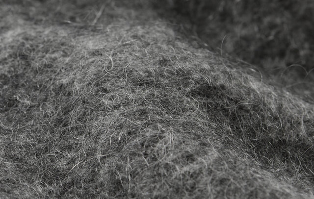 モヘア 38% / ウール 38% / ナイロン 19% / ポリウレタン 5%