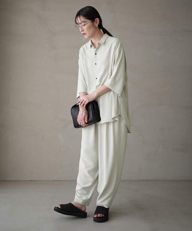 身長:165cm / 着用カラー:04 Frosty Grey / 着用サイズ:4