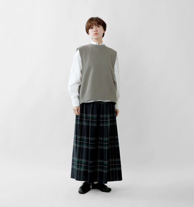 model saku：163cm / 43kg 
color : khaki gray / size : F