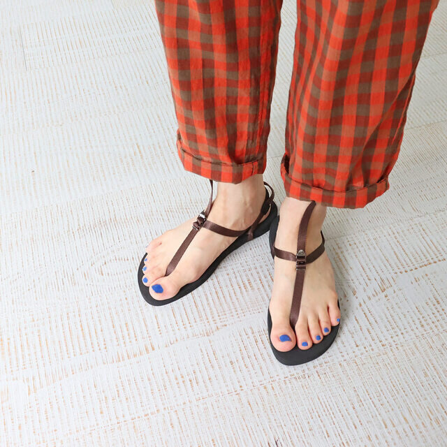 夏の定番、ベアフットサンダル♡
今年はカラー展開が増えて4色に!