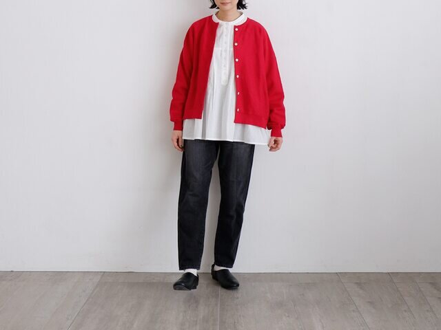 モデル身長:156cm、着用カラー:レッド