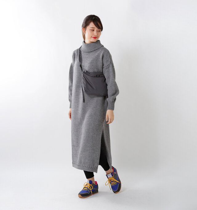 model kanae:167cm / 48kg
color : gray×blue / size : 24.0cm