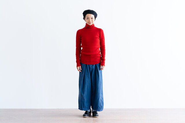 モデル身長:160cm、レッド着用