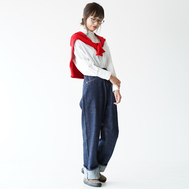 モデル:162cm / 43kg
color:indigo one wash/size : 25(XSサイズ相当)