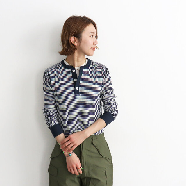 スッキリとしたサイズ感ながら優しい生地は程よいフィット感!
そのまま1枚でももちろんオススメです。
カラーでかなり印象が変わるので、カラー違いでぜひゲットしてくださいね!!
色モノボーダーも可愛いのですが、ホワイトは何色に重ねても合うので
無地とボーダーの2色があってもいいですね〜