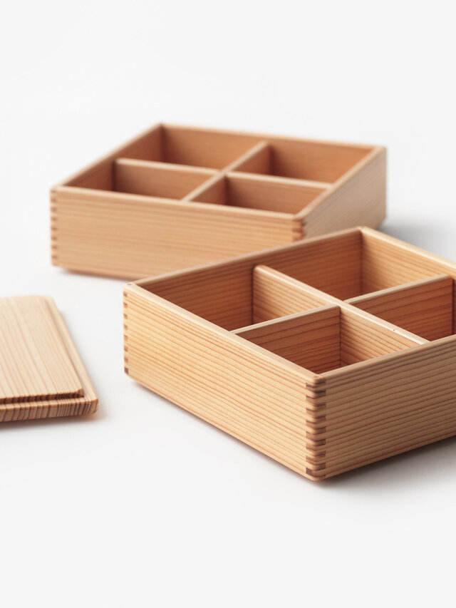 スス竹箸と箸箱セットとともに揃えたい、宮崎杉二段重箱もございます。