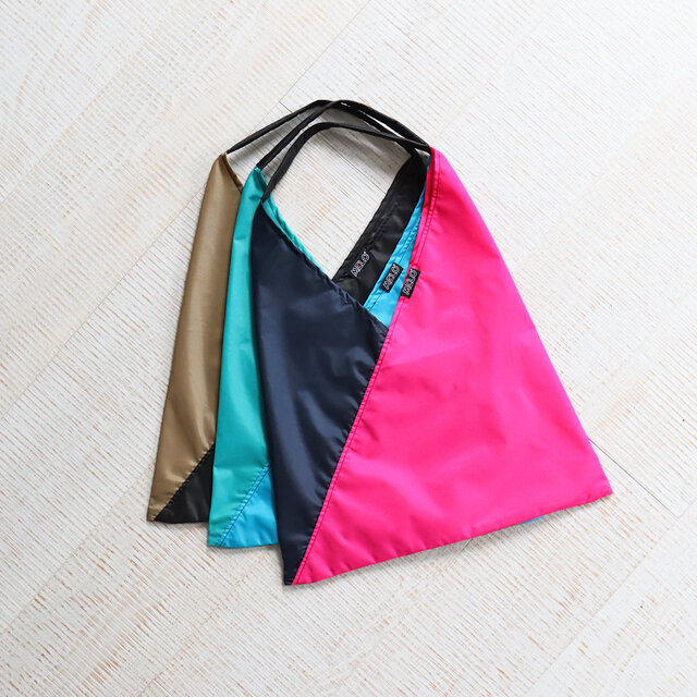 カラーはワントーンが3色、2トーンが3色の6色展開です!
2トーンもスタイリングのアクセントになっていいですね〜