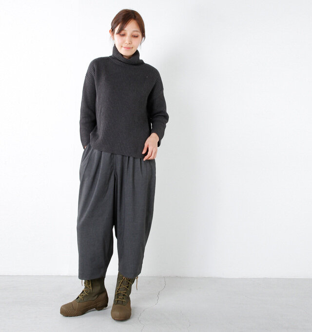 model yama:167cm / 49kg
color : khaki / size : S(24.5cm)