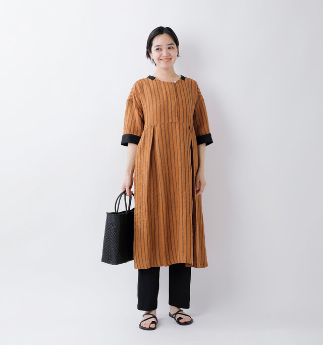 model saku：163cm / 43kg 
color : brown stripe / size : F