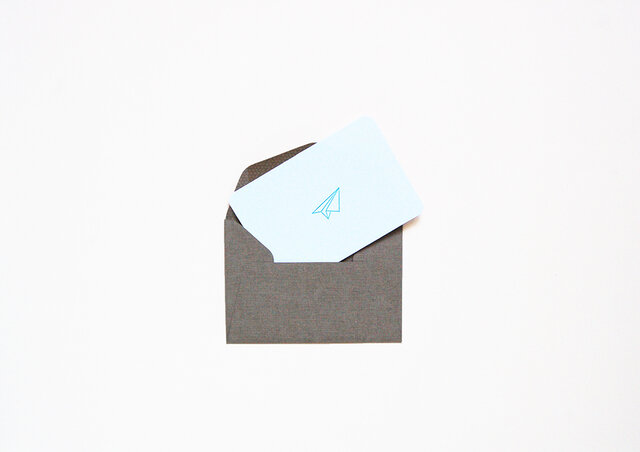 白いカード×ヘーゼルの封筒