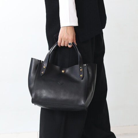CLEDRAN|シンプルで飽きのこないデザインに仕上げた AMO TOTE レザートート