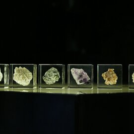 ウサギノネドコ｜Sola cube Mineral 砂漠の薔薇（5cm角）