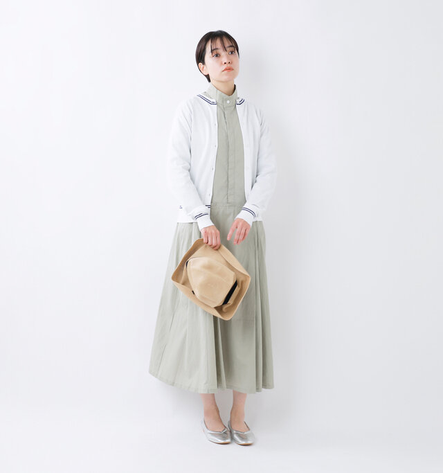 model saku：163cm / 43kg 
color : white × marineblue / size : M