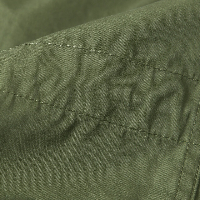 コットンとナイロンを混紡した、軽量な素材を使用。とても軽く柔らかい生地感なので、着ていて肩が凝りにくいのも嬉しいポイントです。