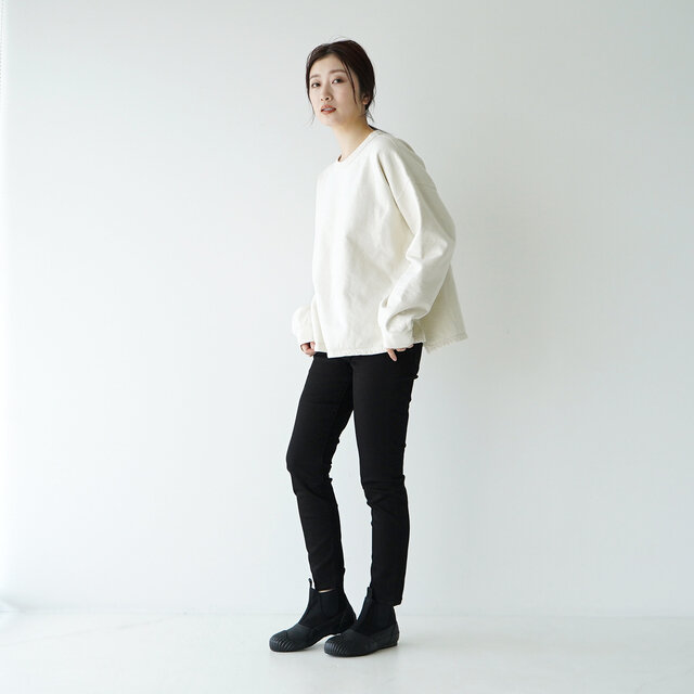 モデル:166cm / 47kg
color : black / size : 23.0cm