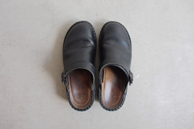 （スタッフA）
薄手の靴下で過ごすことが多く、ほっそり足に馴染んだ形に。