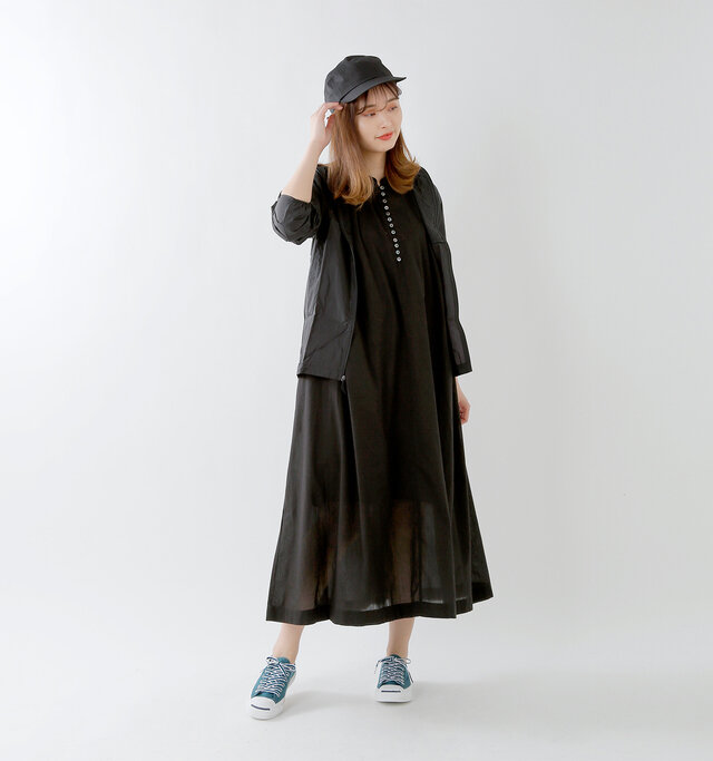 model kanae:167cm / 48kg
color : black / size : F