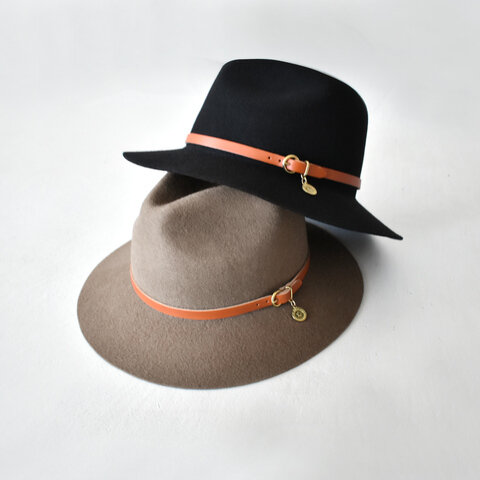 IL BISONTE×KAMILAVKA|レザーベルトチャーム付き中折れハット帽子 54192-3-09683 54192-3-09783 イルビゾンテ