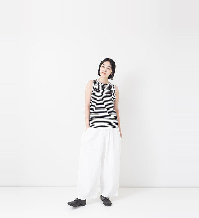 color : WHITE × BLACK , model : 162cm