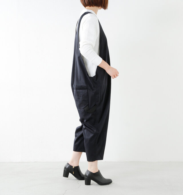 model yumi
height:165cm / weight:52kg
color : navy / size : F