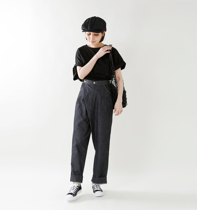 model yama:167cm / 49kg
color : black / size : 5(24.0cm)
デイリー使いにはもちろん、今季テーマ「旅とコンバース」のようにたくさん歩く旅行にも履いていきたい一足ですね。