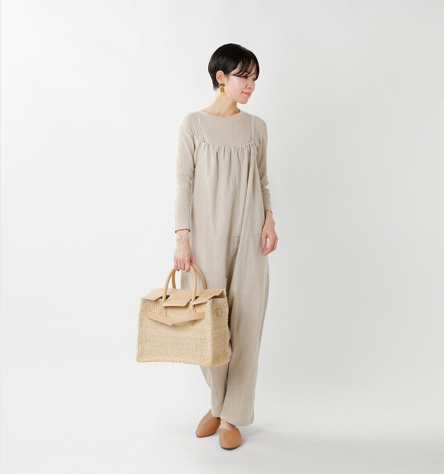 model saku:163cm / 43kg
color : latte / size : M