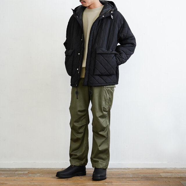 モデル:173cm / 58kg
color : black / size : M(メンズMサイズ)