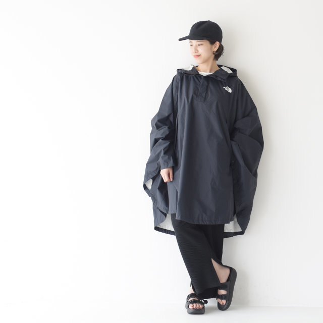 使い勝手の良さが考えられた高い機能性と、「THE NORTH FACE」らしいタウンユースにもマッチする洗練されたデザインが特徴。付属のサックにコンパクトに収納できるので持ち運びもしやすい◎