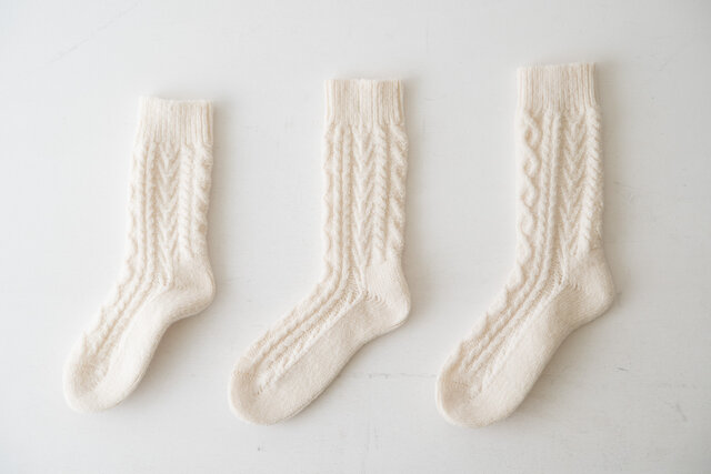 左からS:22~24cm、M:24~26cm、L:26~28cm(カラーはスノーホワイト)
