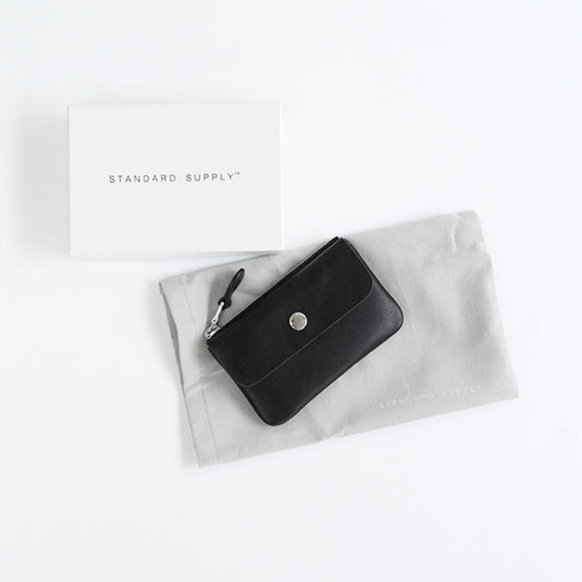 オリジナルの箱に入れてお届けします。シンプルで品のある革小物は、プレゼントにもぴったりです。