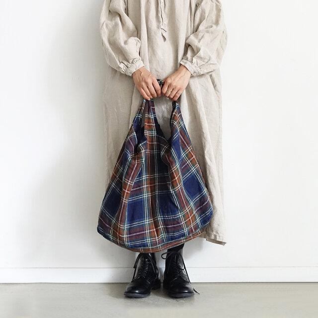 Model 158cm、Navy 着用