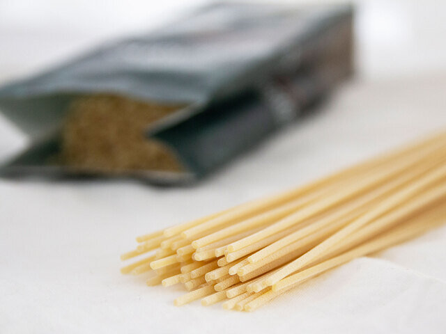 スパゲッティ　2.2mm（太麺）
一番人気の太麺もちもちの伝統製法スパゲッティです。