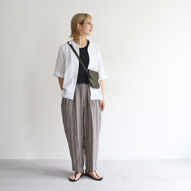 涼しげなリネンのストライプパンツ☆
シンプルにTシャツと合わせても様になります〜