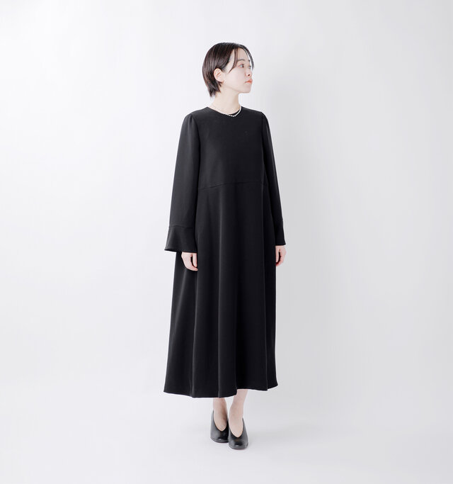 model saku：163cm / 43kg 
color : formal black / size : 38