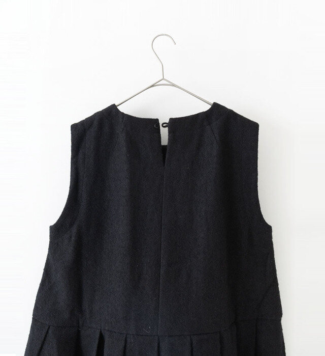 color : BLACK
