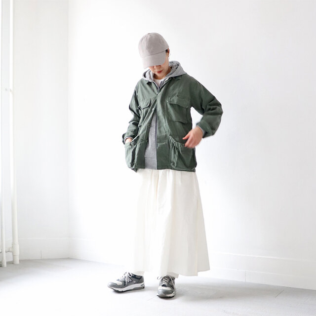 ROTHCOのBDUシャツジャケットは、あると便利で私も春になると毎年着ちゃいますね〜。
パンツでもスカートでもワンピースでも!合わせやすいですよ✨