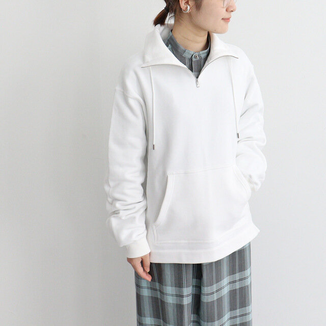 ■ホワイト(身長158cm、着用サイズ1)