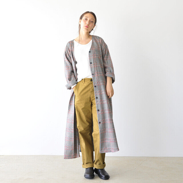 モデル:164cm / 46kg
color : khaki(col.40) / size : 0(XS)
-------------------------------------------------
▼モデル着用感
普段着用サイズ: XSサイズ
ジャストサイズです。 ウエストがゴム仕様なので楽ちんな穿き心地です。